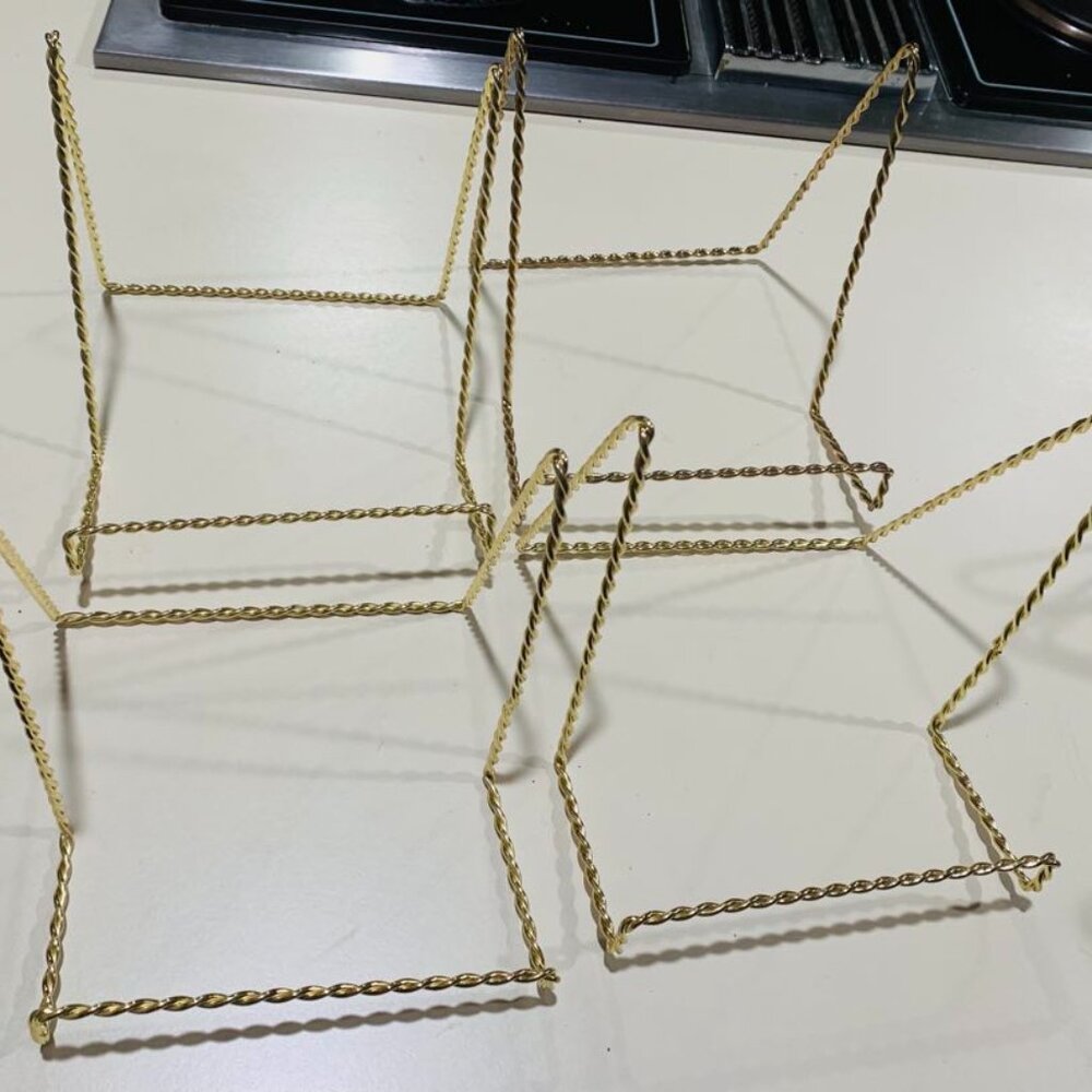 New Decorative Set of 4 Gold Plate Stand Holder Twisted Metal Display Easels 6"
